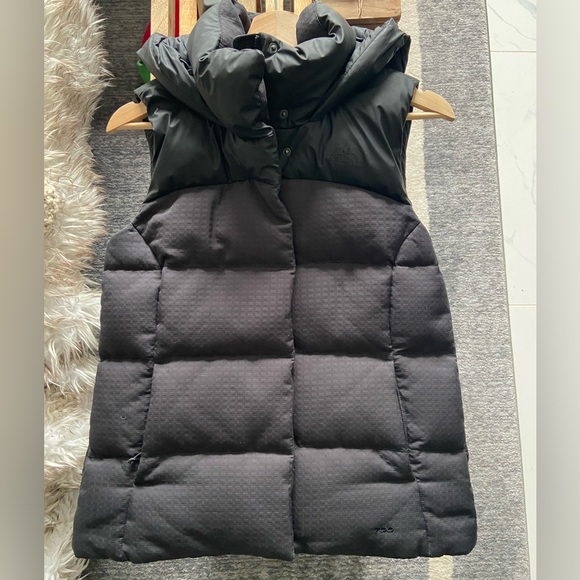 The North Face hooded Nuptse vest - Picture 4 of 6